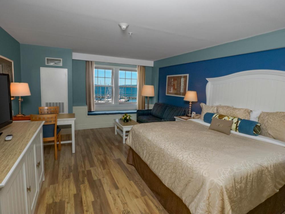 King Room with Sofa Bed and Lake View interior