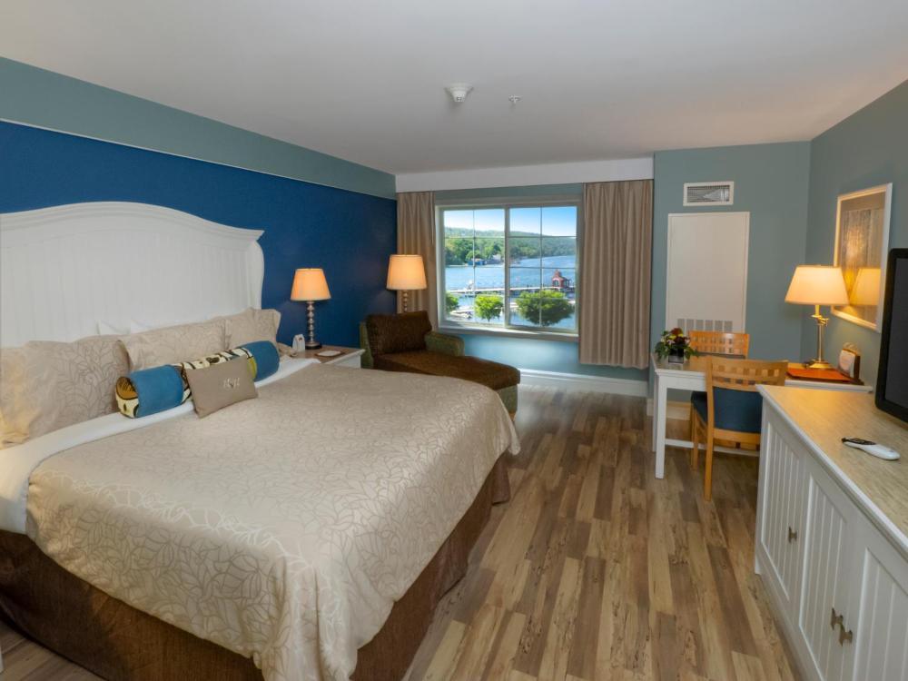 King Room with Lake View interior